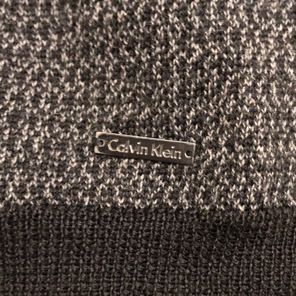 Calvin Klein Sweater - Picture 3 of 3
